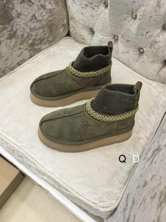 Picture of UGG Shoes _SKUUGGsz35-40GDT090119655